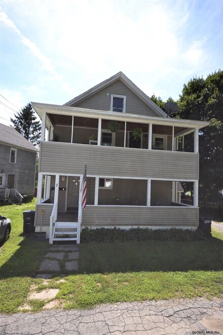 1 White St, Corinth, NY 12822