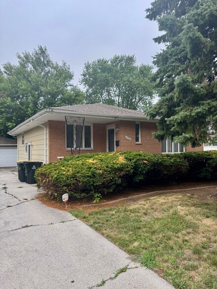 17904 Rose St, Lansing, IL 60438