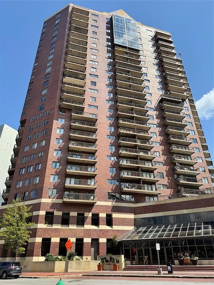 300 Walnut St Unit 1505, Des Moines, IA 50309