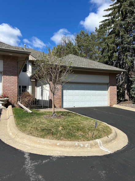 5541 W 70th St, Edina, MN 55439