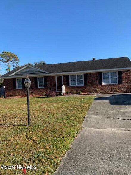 5310 Lord Tennyson Rd, Wilmington, NC 28405