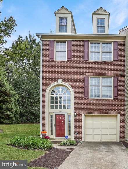 231 Yale Dr, Alexandria, VA 22314