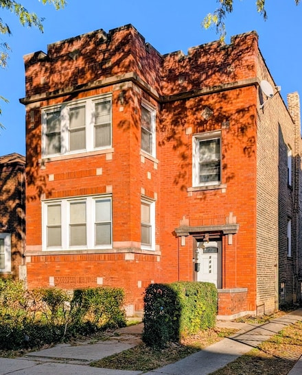 9035 S Bishop St, Chicago, IL 60620