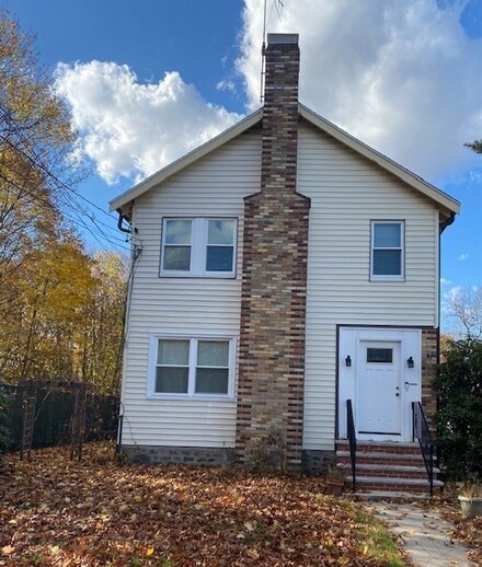 65 Clifford St, Hyde Park, MA 02136