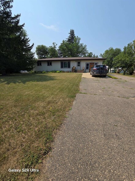 5120 14th St SE, Minot, ND 58701
