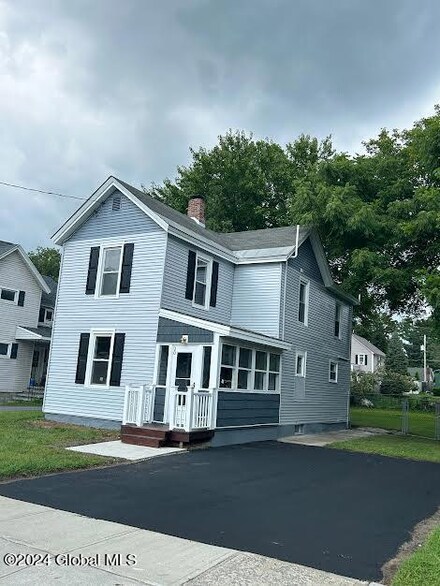 20 Dix Ave, Glens Falls, NY 12801