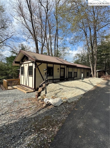 58 Sourwood Knoll Rd, Newland, NC 28657