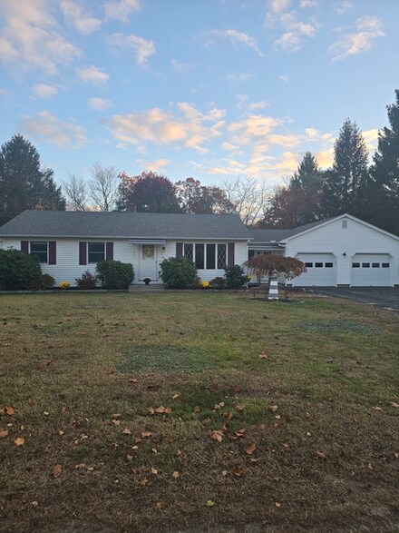 79 Griffin St, Palmer, MA 01069