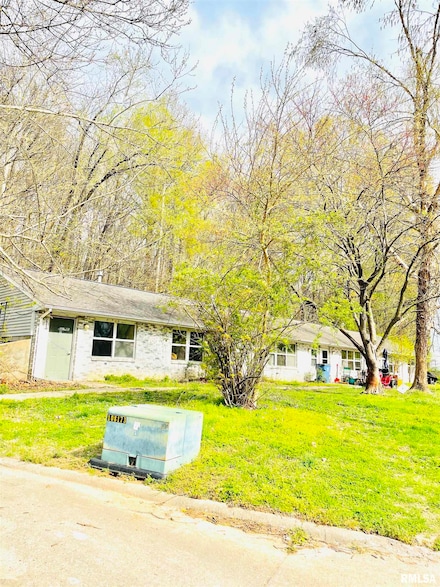 612 3rd Ave, Grand Tower, IL 62942