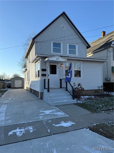 34 Livingston St, Lancaster, NY 14086