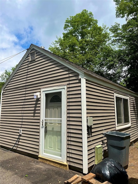 24 W 18th St, Huntington Station, NY 11746