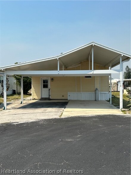2161 New York St Unit 213, Frostproof, FL 33843