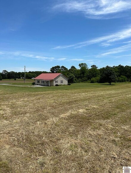4052 Airport Rd, Murray, KY 42071