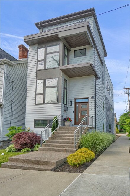 5821 Hays St, Pittsburgh, PA 15206