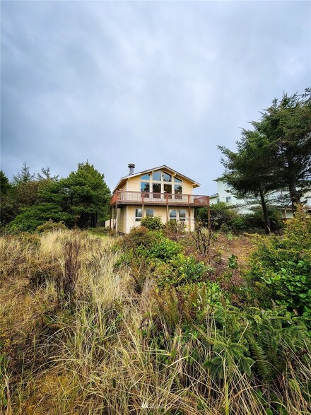 39 Ocean Blvd, Ocean Shores, WA 98569