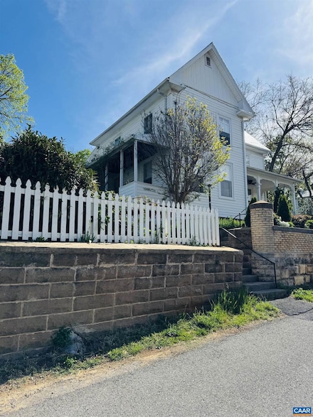 241 Churchville Ave, Staunton, VA 24401