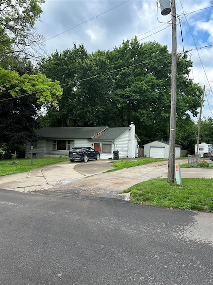 1708 S Broadway St, Leavenworth, KS 66048