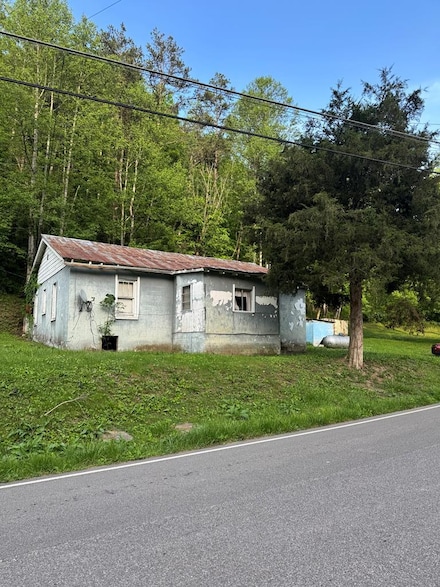 817 Emily Creek Rd, Pilgrim, KY 41250