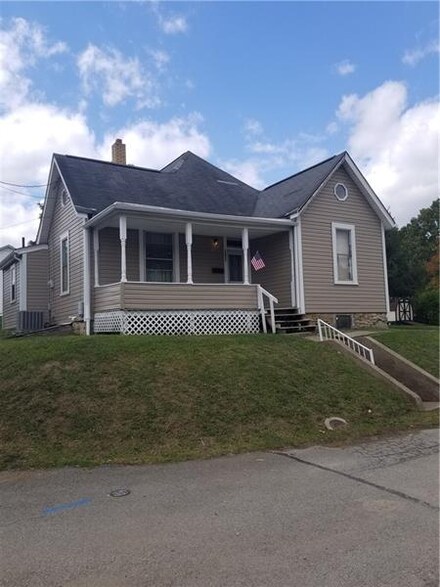502 Woodward Ave, Apollo, PA 15613