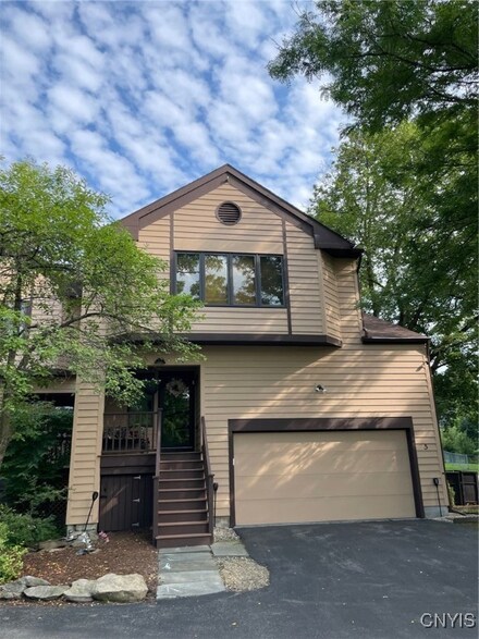 5 Nursery Ln, Syracuse, NY 13210