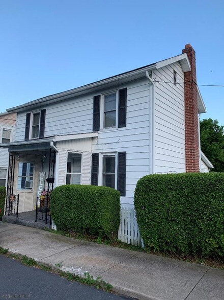 24 E 3rd St, Everett, PA 15537