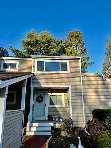 144 Pleasant St Unit 16, East Walpole, MA 02032