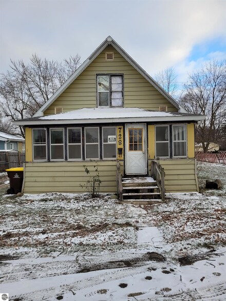 728 Bridge Ave, Alma, MI 48801