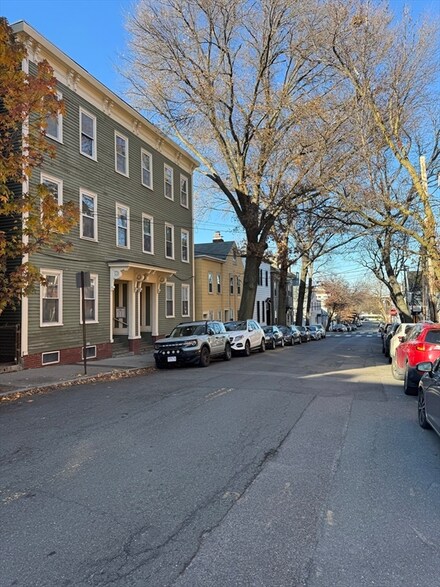 43 Sciarappa St Unit 2, Cambridge, MA 02141