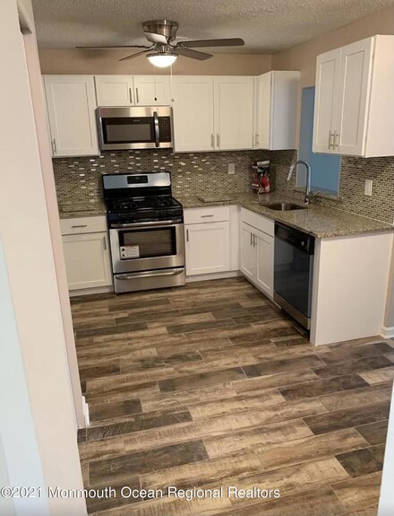 12 Tulip Ln, Freehold, NJ 07728