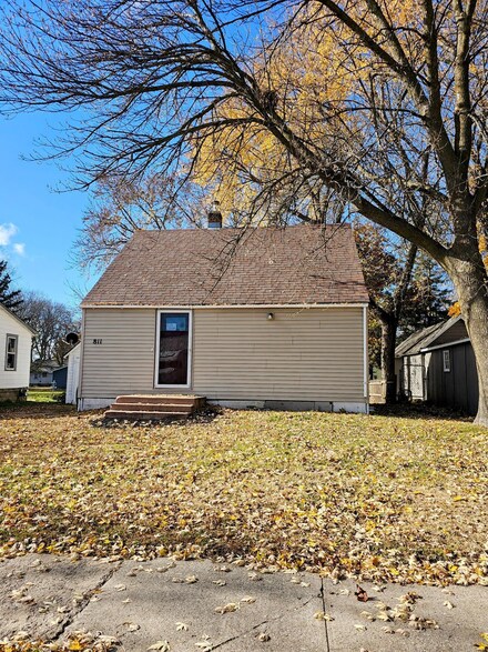811 N Prairie Ave, Fairmont, MN 56031