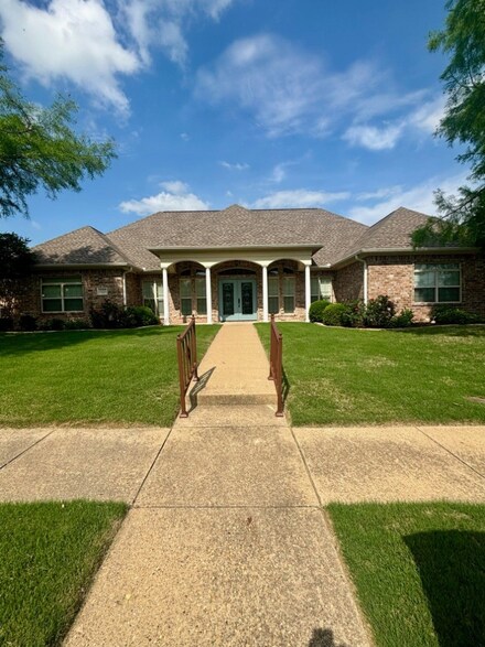 2902 Troon Rd, Ennis, TX 75119