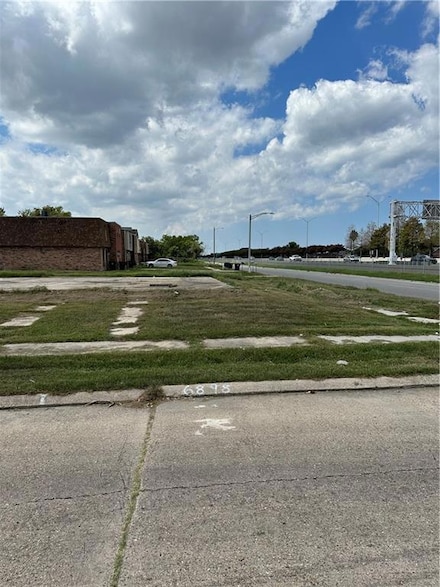 6898 Parc Brittany Blvd, New Orleans, LA 70126