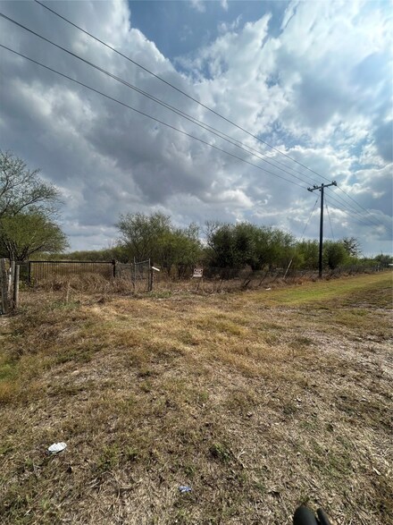 10742-10828 Kerr Rd, Hempstead, TX 77445