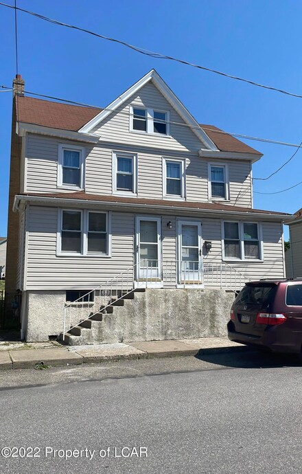 211 Ridge Ave, West Hazleton, PA 18202