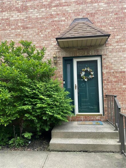 1932 Georgia Dr, Whitehall, PA 18052