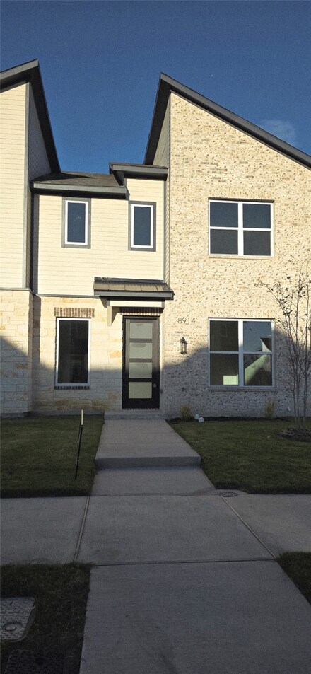 8914 Lowell St, Rowlett, TX 75089