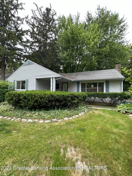 811 Bretton Rd, Lansing, MI 48917