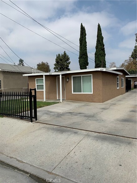 5215 Cecilia St, Cudahy, CA 90201
