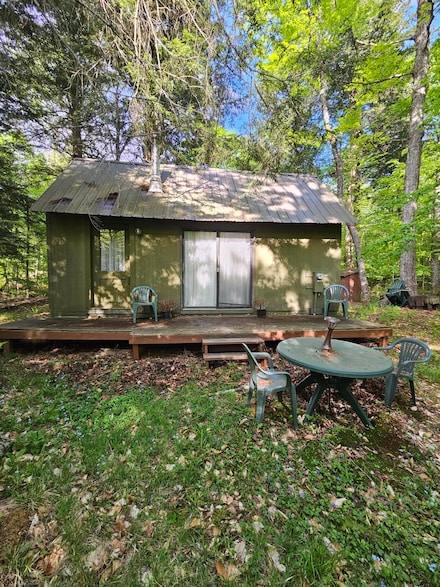 736 Bartlett Carry Rd, Saranac Lake, NY 12983