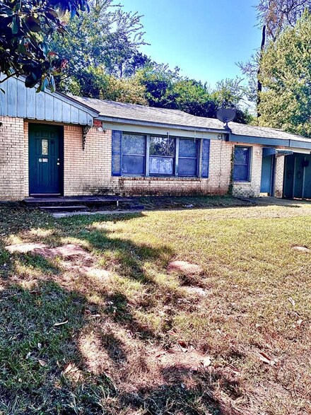 708 Gay Ave, Palestine, TX 75801