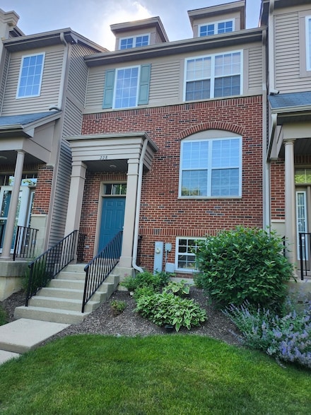 228 Station Park Cir, Grayslake, IL 60030