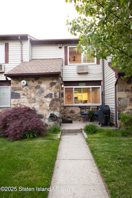 17 Fuller Ct Unit A, Staten Island, NY 10306