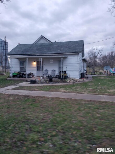 421 E Center St, Loraine, IL 62349