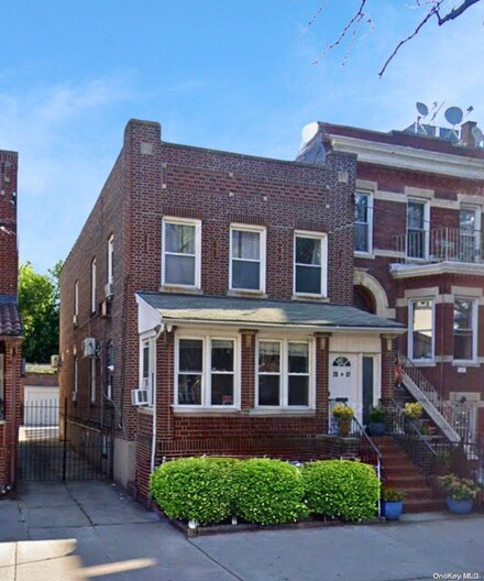 29-07 Newtown Ave, Astoria, NY 11102