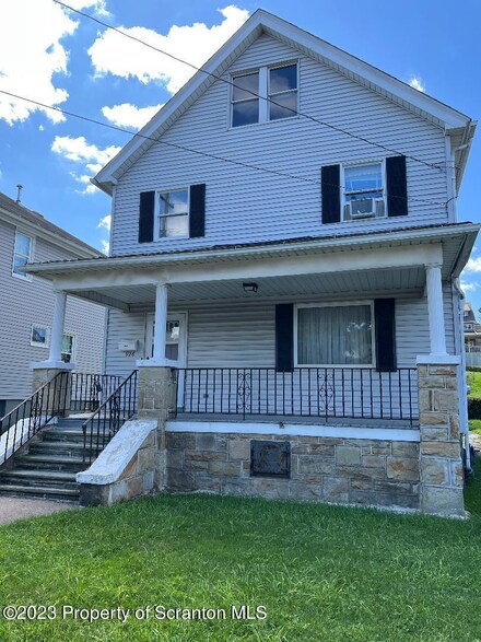 926 Hemlock St, Scranton, PA 18505
