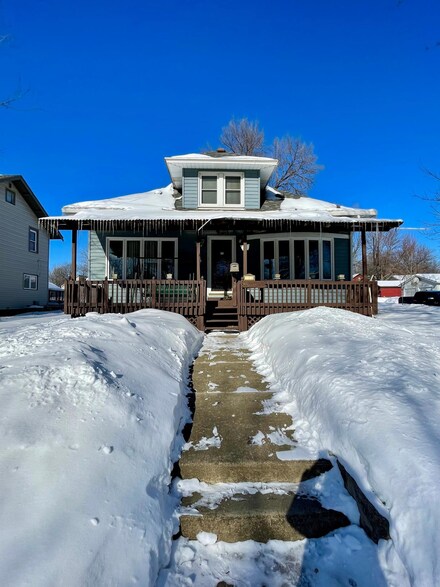 702 W Main St, Luverne, MN 56156