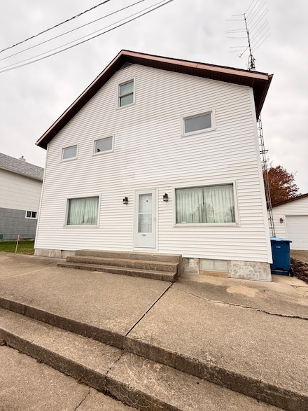 106 S Main St, Lostant, IL 61334