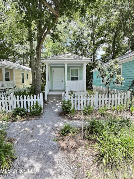 711 Cottage Square Ln, Ocean Springs, MS 39564