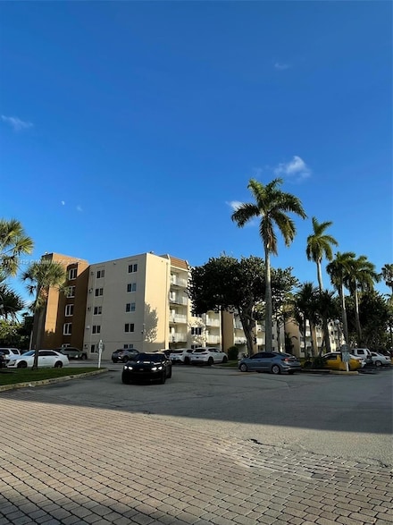 6950 Miami Gardens Dr Unit 2-312A, Hialeah, FL 33015