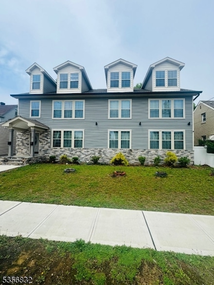 33 Atlantic St, Carteret, NJ 07008